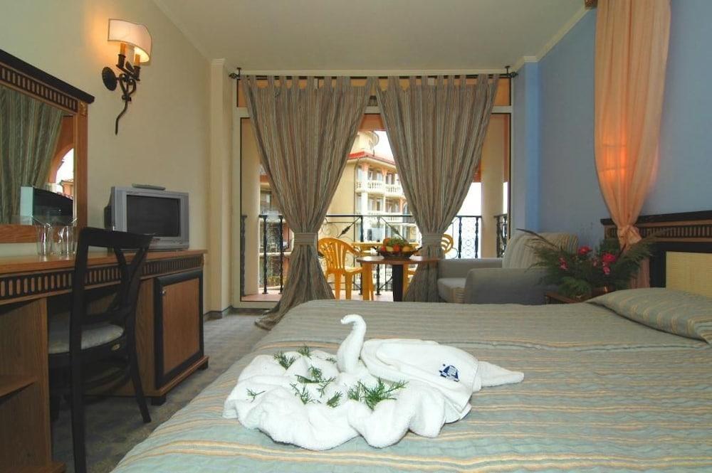 Atrium Beach Hotel Elenite Εξωτερικό φωτογραφία